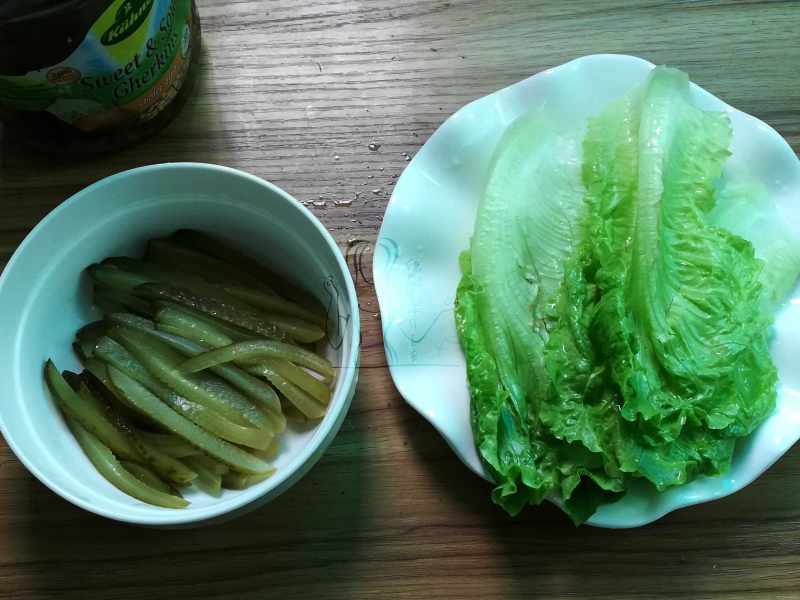 酸青瓜午餐肉卷饼的做法步骤：6