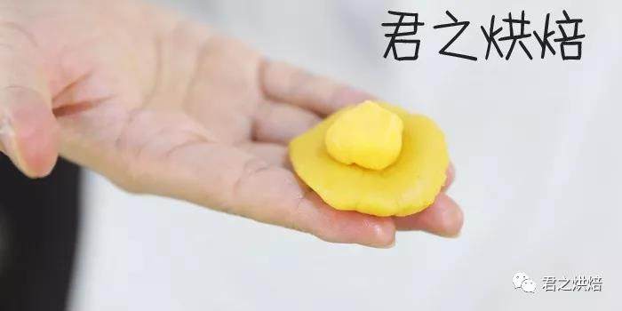 奶黄月饼的做法步骤：21