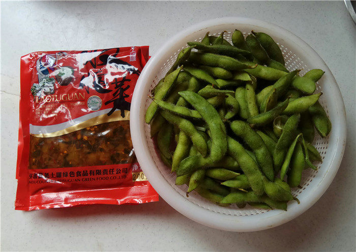 【下饭菜】酸菜炒毛豆的做法步骤：1