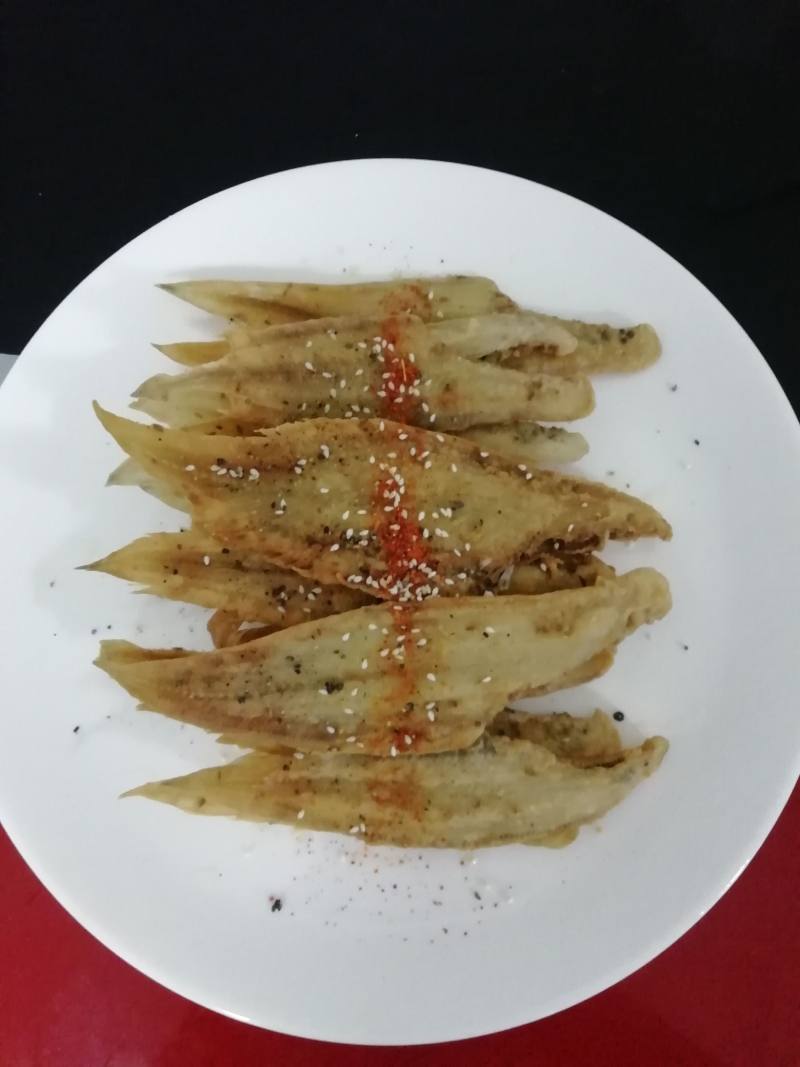 小满日食记油煎塔玛尖鱼的做法步骤：4