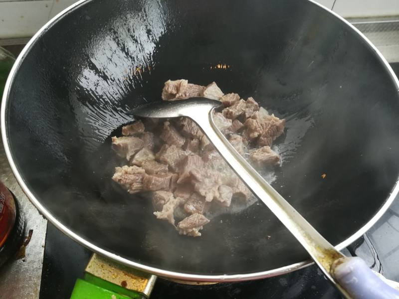 土豆炖牛肉的做法步骤：4