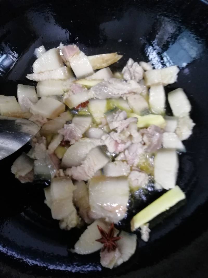 小炒酱香肉豆角的做法步骤：2