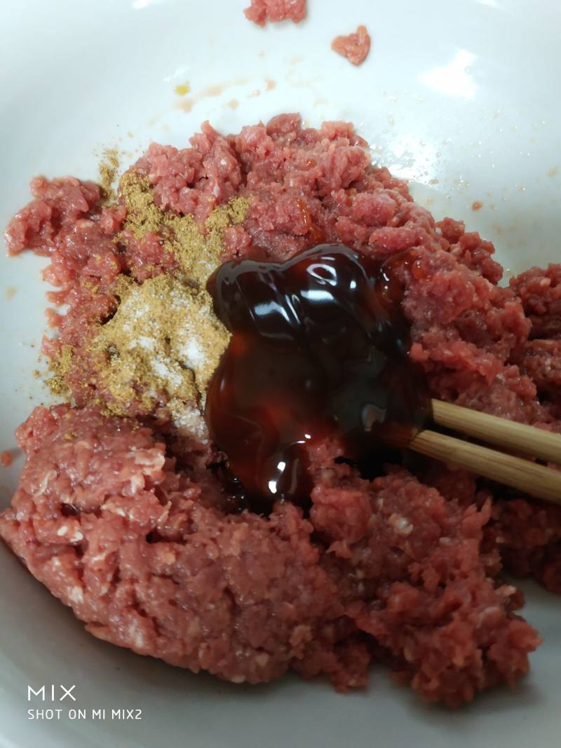 香酥牛肉饼的做法步骤：5