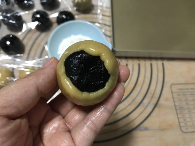 广式黑芝麻月饼的做法步骤：7