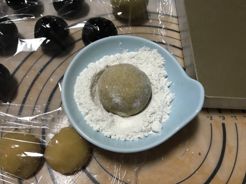 广式黑芝麻月饼的做法步骤：8