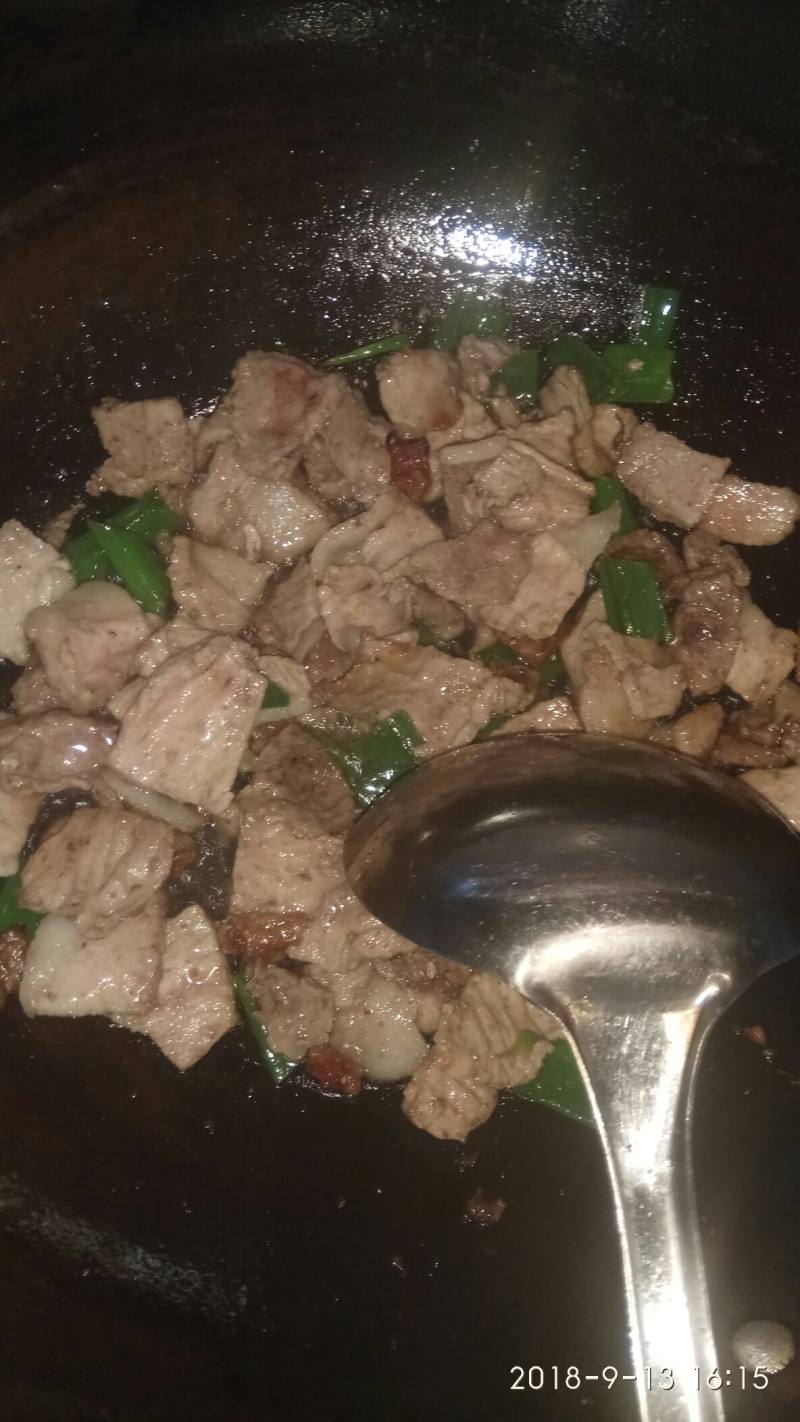 肉片炖豆芽的做法步骤：1