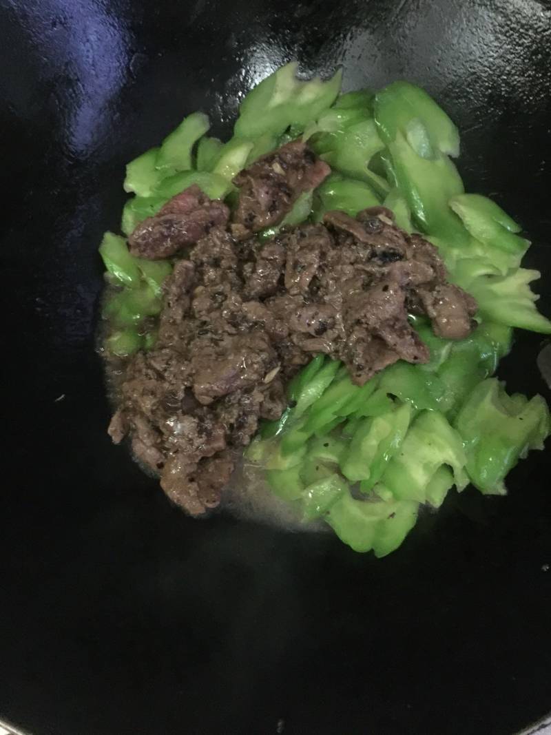 鼓汁凉瓜焖牛肉的做法步骤：10