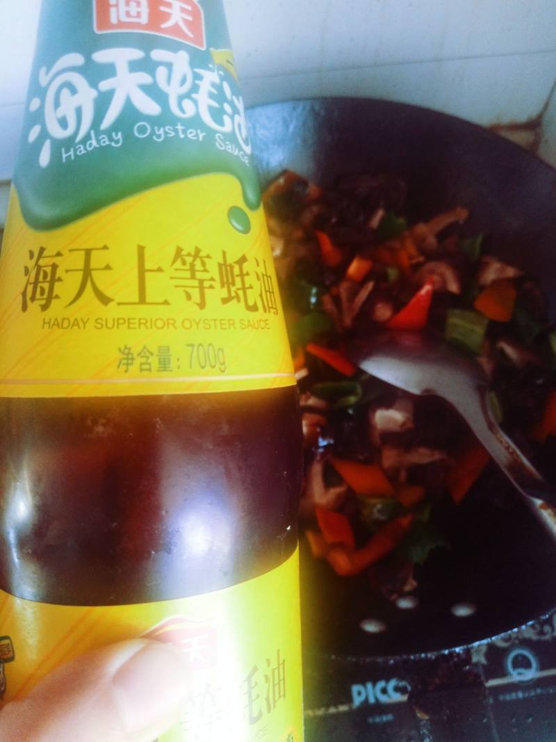 牛肉爆炒三色手撕香菇的做法步骤：18