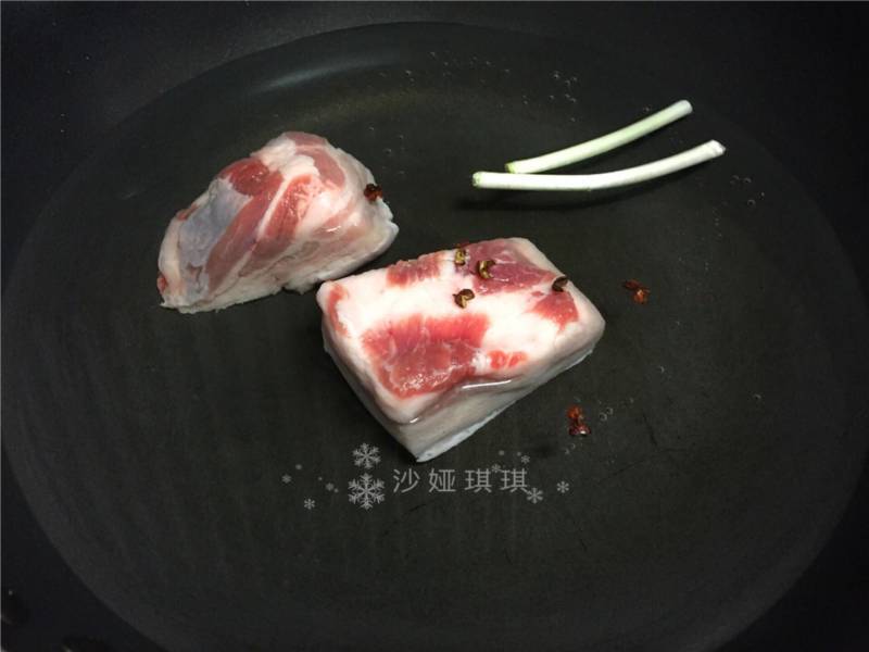 苦瓜小炒肉的做法步骤：2