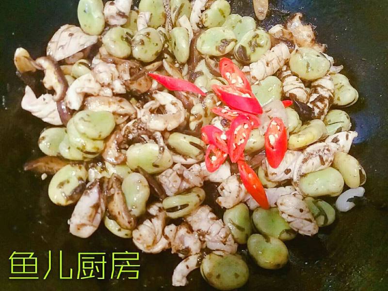 鲜鱿香菇绿蚕豆──鱼儿厨房私房菜的做法步骤：16