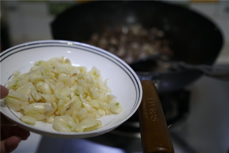 肉酱藕丁拌面的做法步骤：6