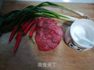 大蒜炒牛肉的做法步骤：2