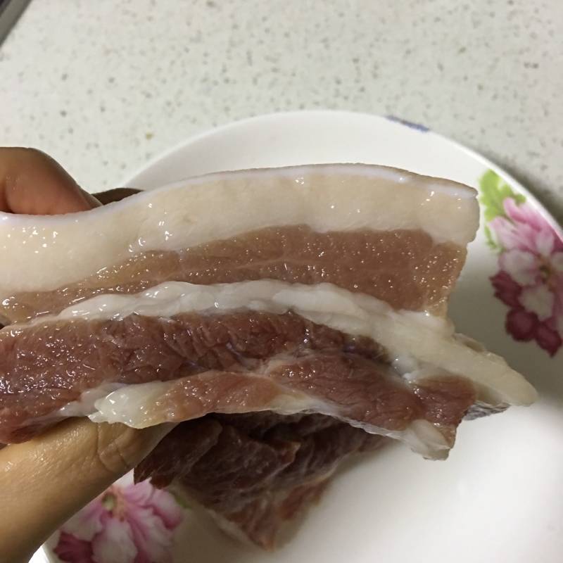 脆皮烧肉的做法步骤：2