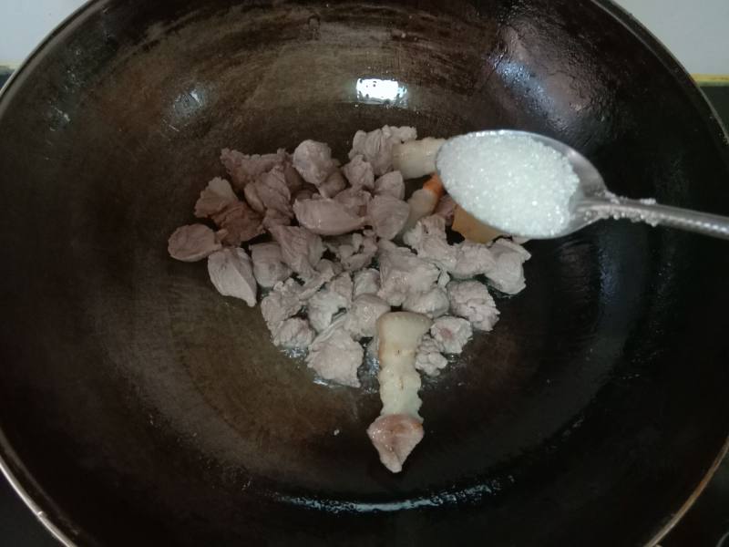 鹌鹑蛋土豆油皮烧肉的做法步骤：6