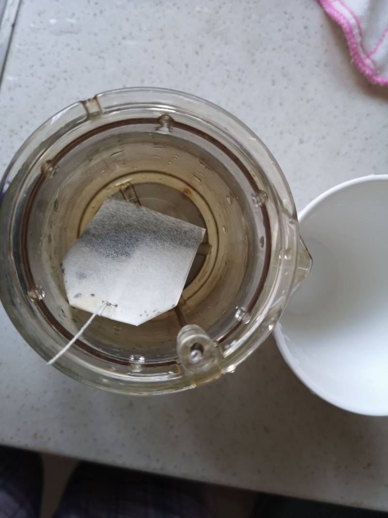 简版红茶奶茶的做法步骤：1