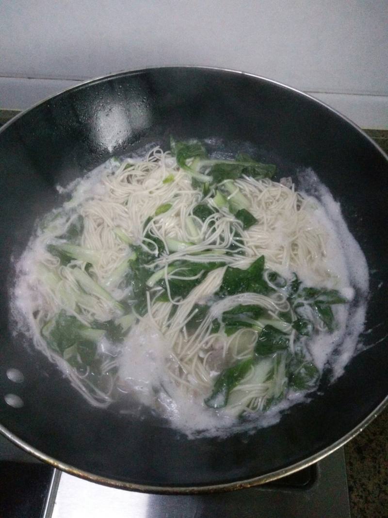 青菜鸡蛋瘦肉汤面的做法步骤：8