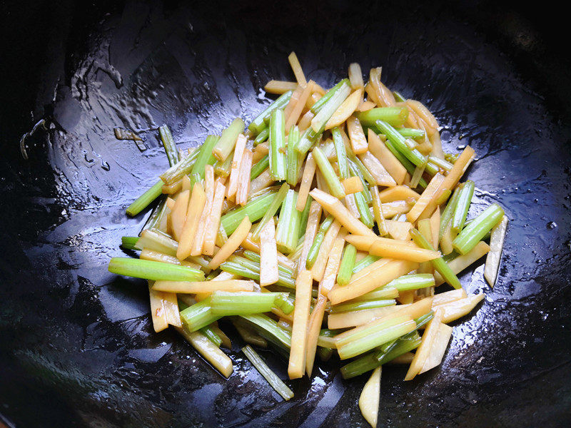 芹菜炒土豆的做法步骤：8