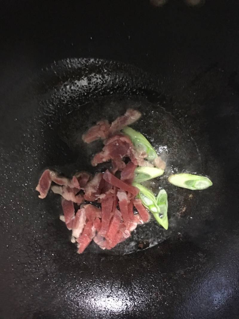 肉丝煎蛋烩饼的做法步骤：2