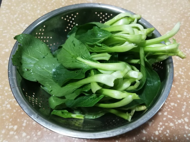 青菜烧豆腐的做法步骤：1