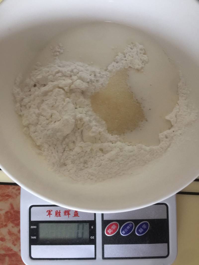 麻薯红豆沙肉松蛋黄酥的做法步骤：1