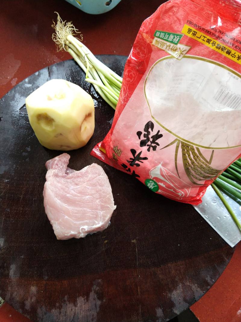 土豆泥肉饼的做法步骤：1