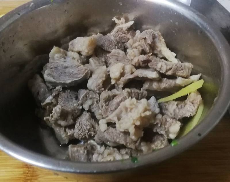 香辣牛肉面的做法步骤：3