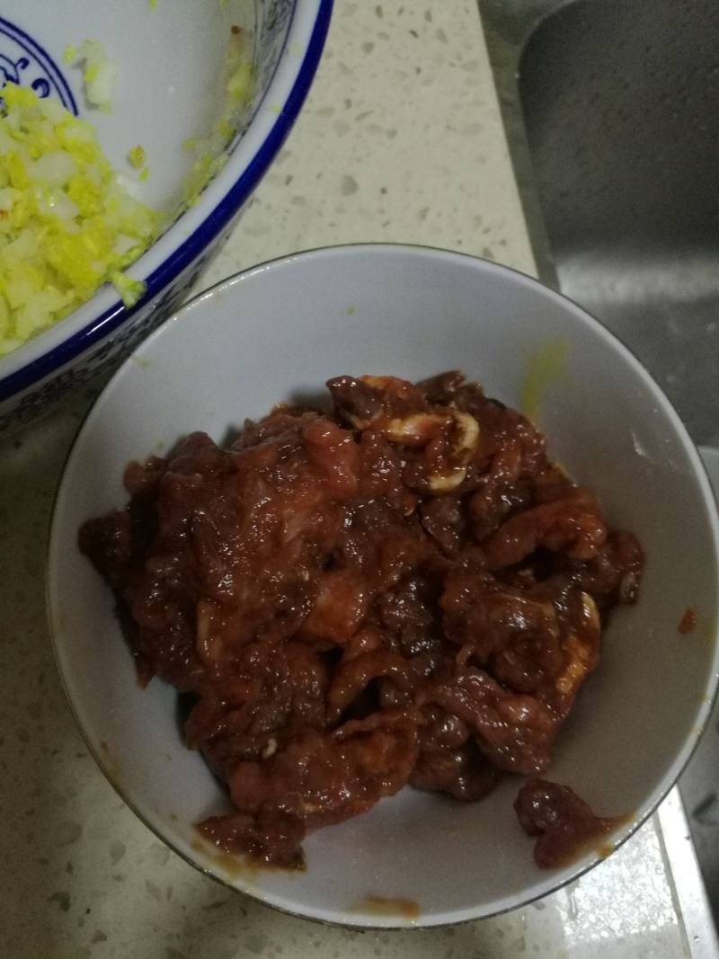 牛肉娃娃菜饺子的做法步骤：2