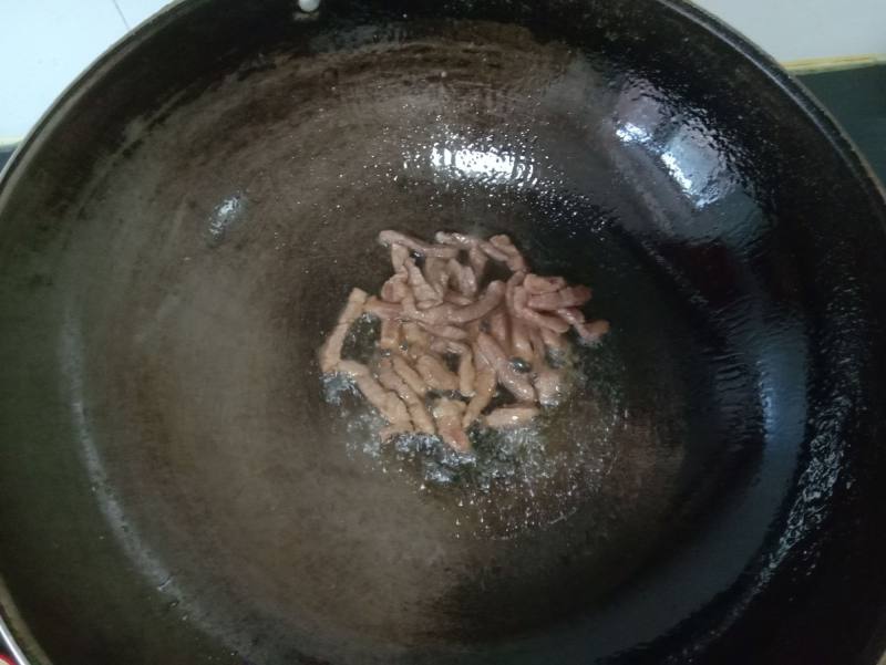 土豆肉丝炒豆油皮的做法步骤：6