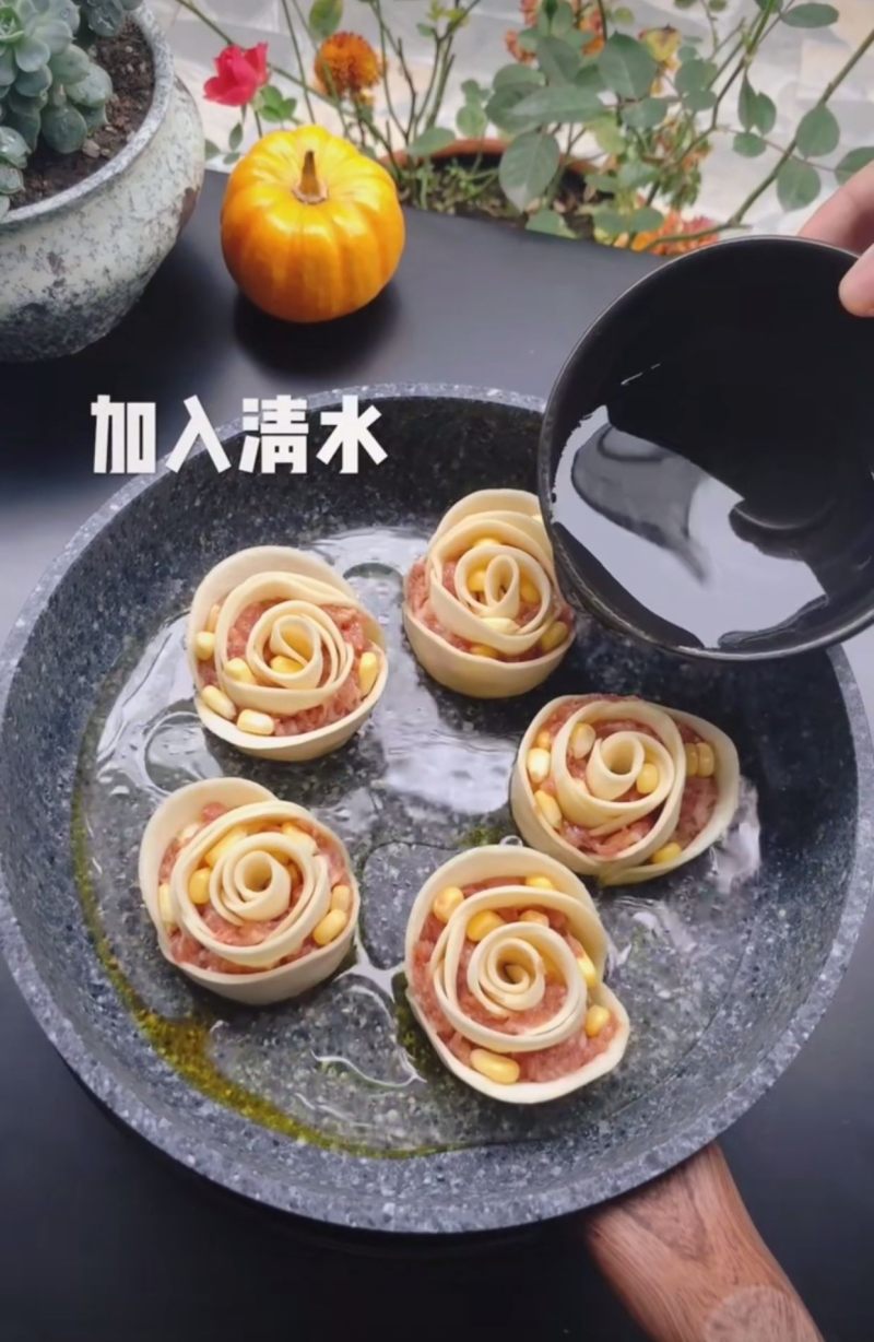 玫瑰煎饺的做法步骤：8