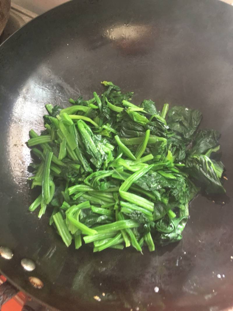 菠菜炒鸡蛋的做法步骤：9