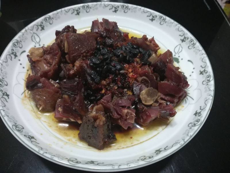 豆豉辣椒蒸腊鸭腿的做法步骤：1