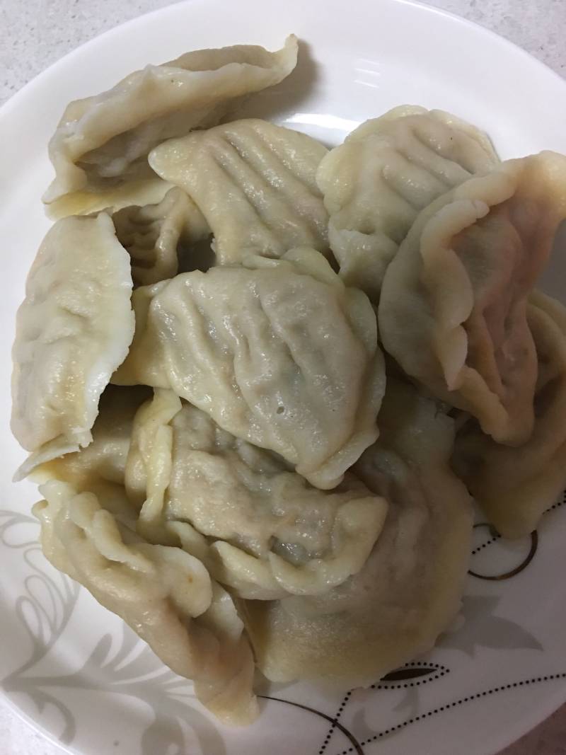 煎剩饺子的做法步骤：1