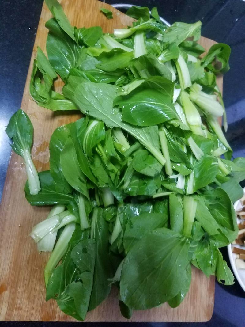 “豆腐”油菜炒豆干的做法步骤：2