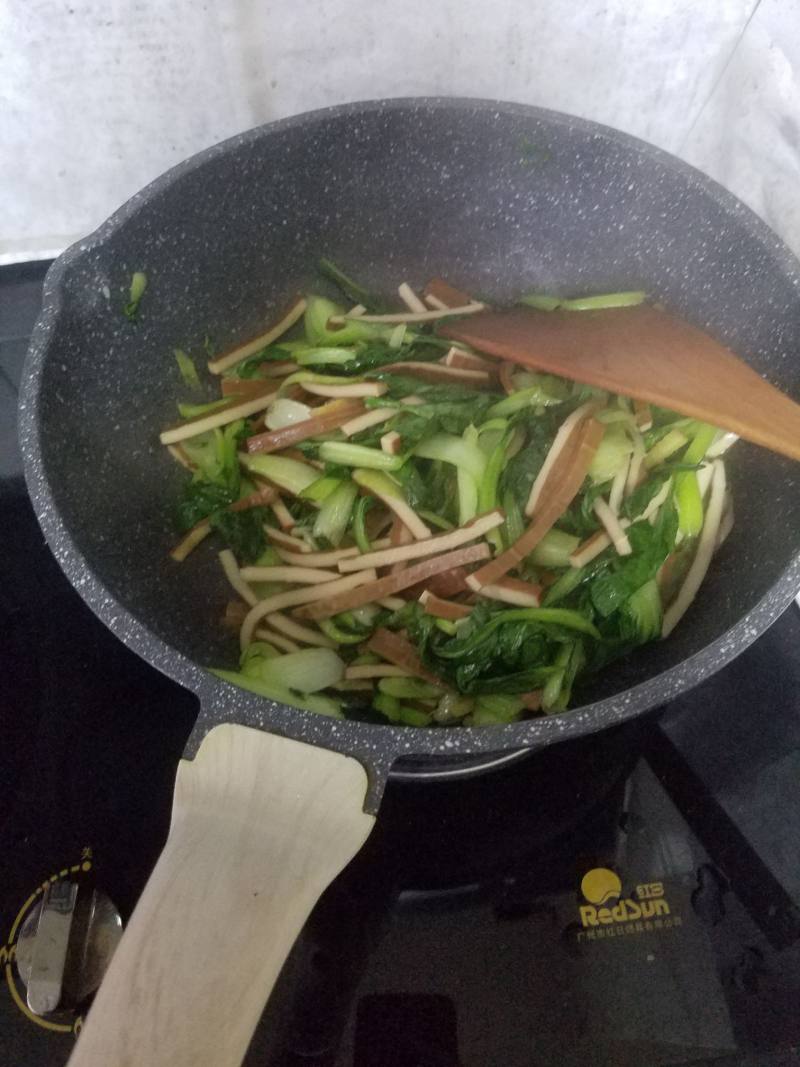 “豆腐”油菜炒豆干的做法步骤：5