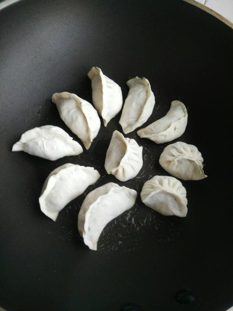 茴香煎饺的做法步骤：8