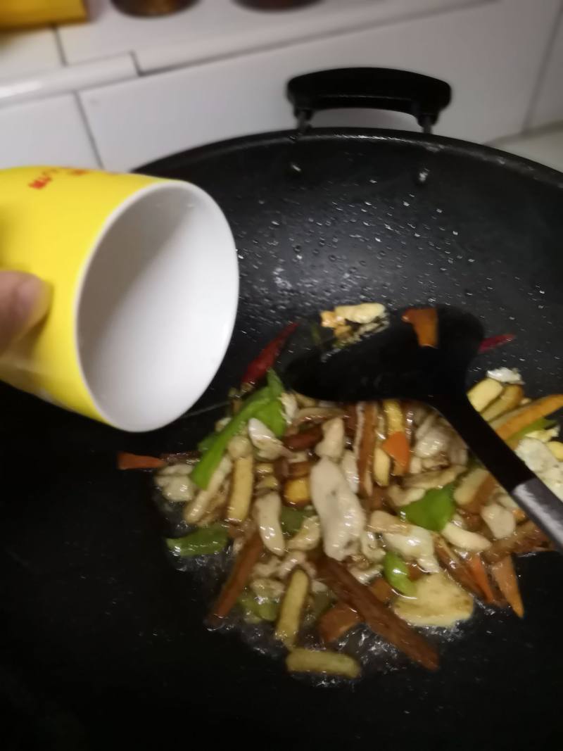 鸡丝豆腐干的做法步骤：7