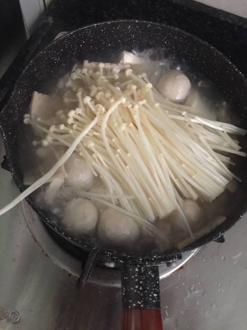 金针菇豆腐汤的做法步骤：6