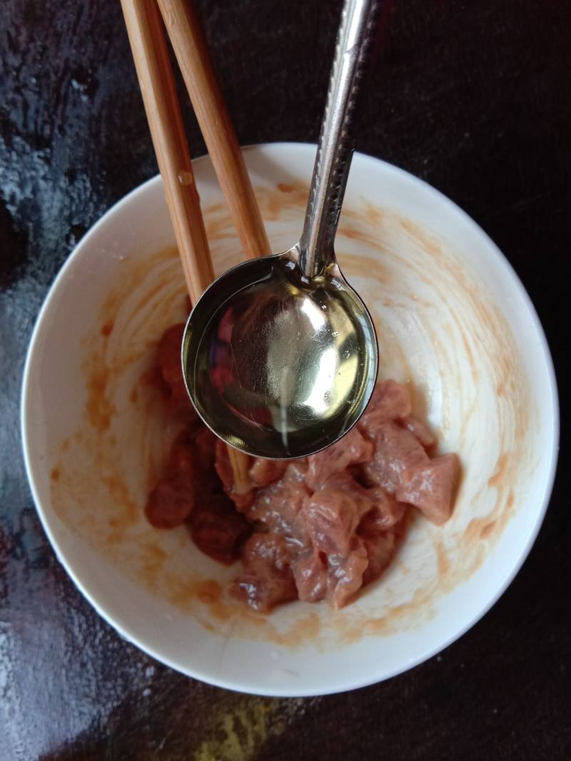 玉米青豆鸡蛋干炒肉粒的做法步骤：6