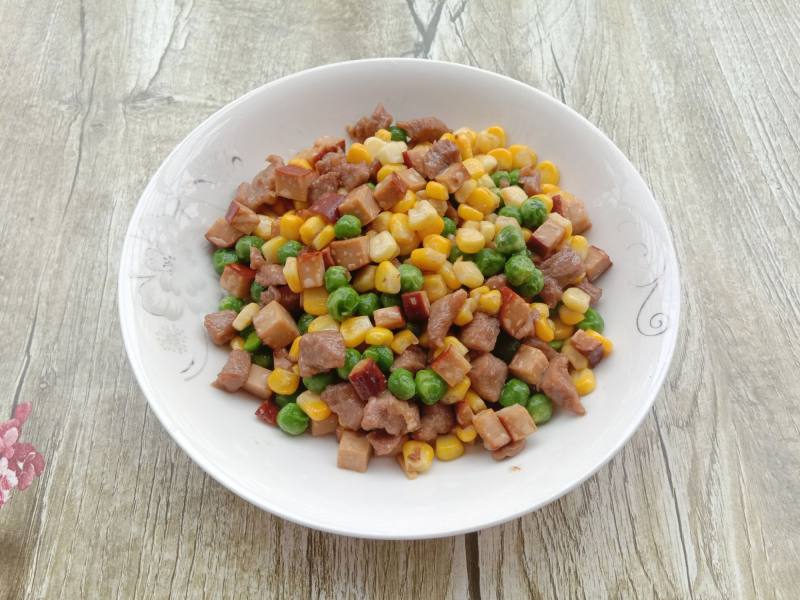 玉米青豆鸡蛋干炒肉粒的做法步骤：13