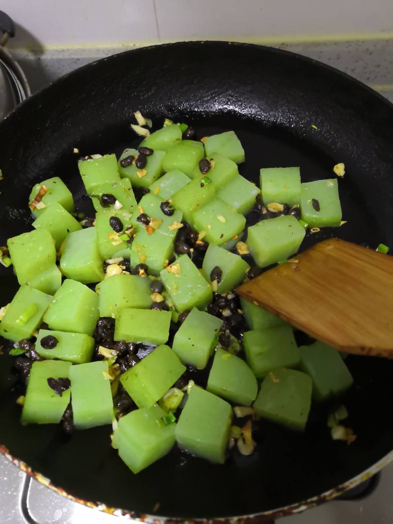 豆豉炒菠菜凉粉的做法步骤：9