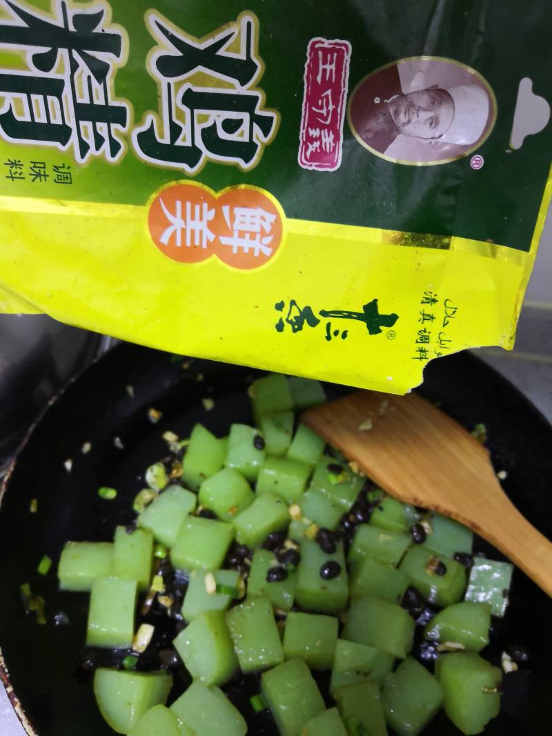 豆豉炒菠菜凉粉的做法步骤：10