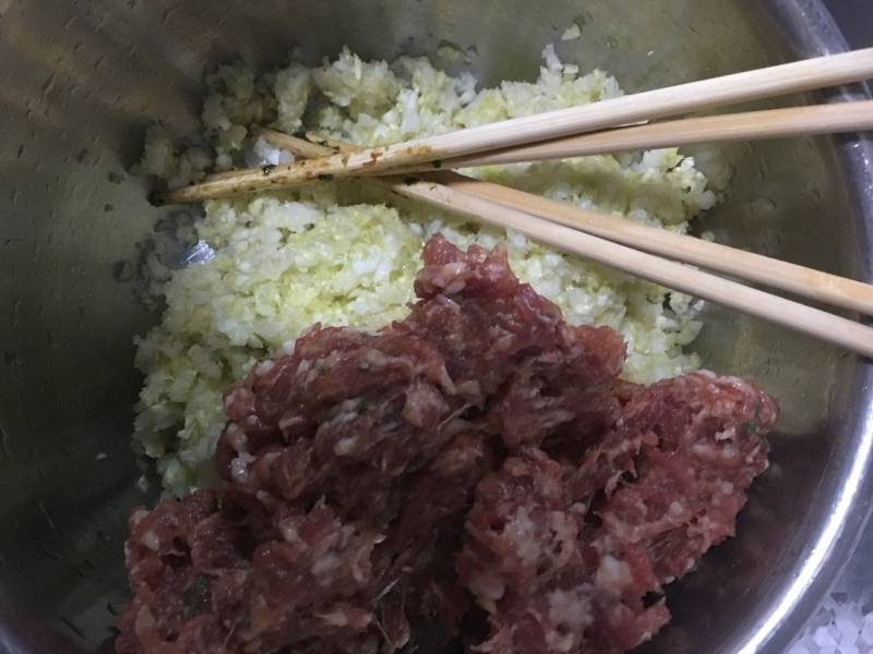 白菜猪肉水饺的做法步骤：5