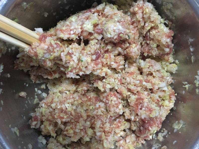 白菜猪肉水饺的做法步骤：6