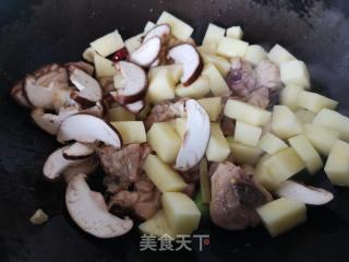 香菇土豆焖鸡的做法步骤：5