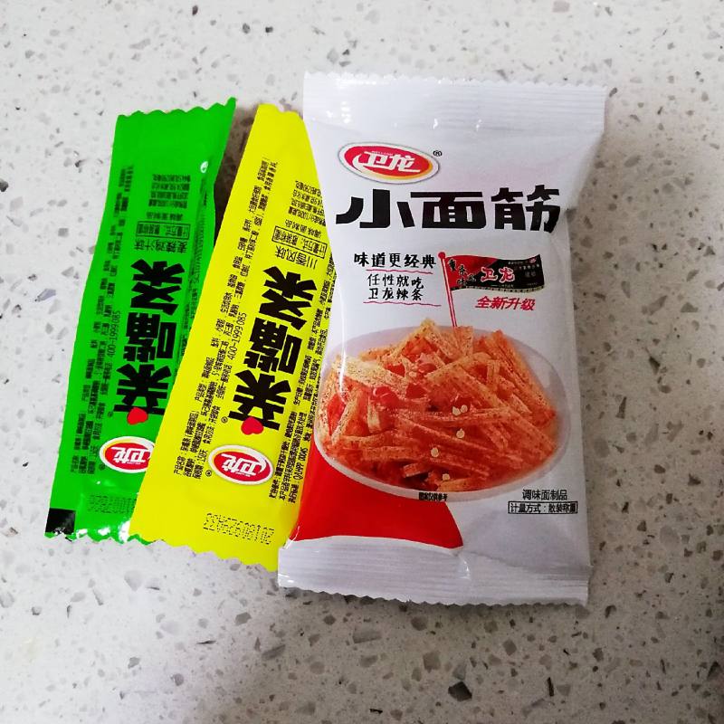 暗黑料理之辣条炒饭的做法步骤：1