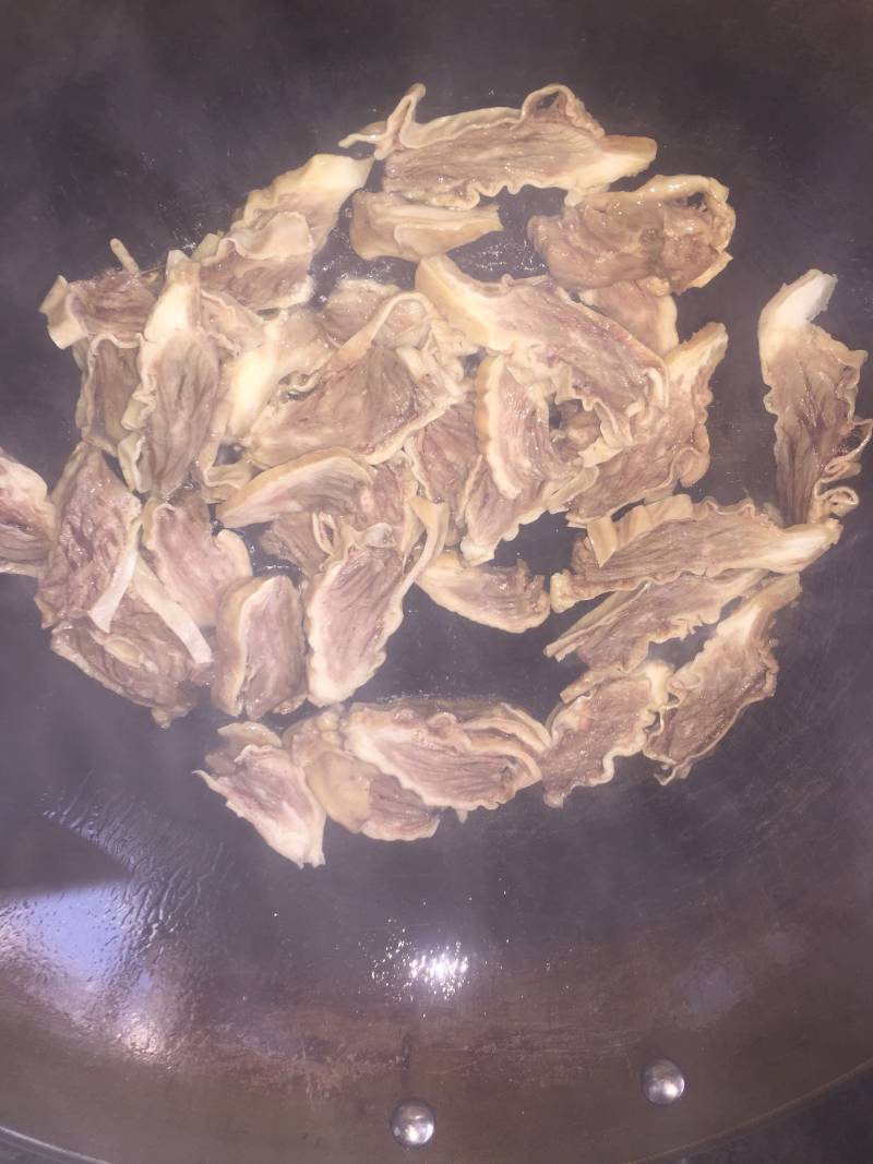 小炒牛肉的做法步骤：4