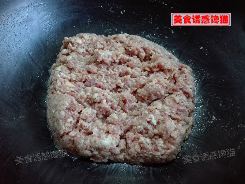 蒸莲藕香芋土豆肉饼的做法步骤：2