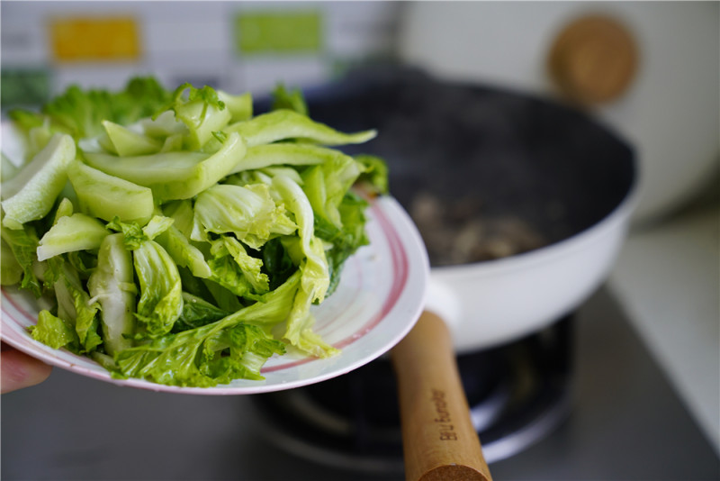 芥菜肉末汤年糕的做法步骤：4