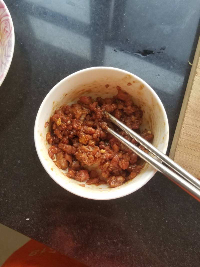 牛肉末炖豆腐的做法步骤：1