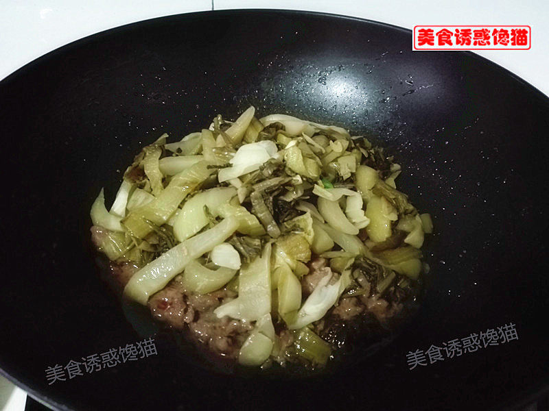 酸菜炒牛肉的做法步骤：4